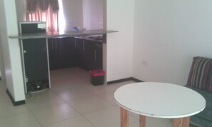 Habitación familiar | Cocina privada | Frigorífico grande y cafetera o tetera