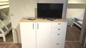 Apartment, 2 Bedrooms | Room amenity