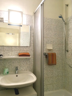 Apartment, 2 Bedrooms | Room amenity