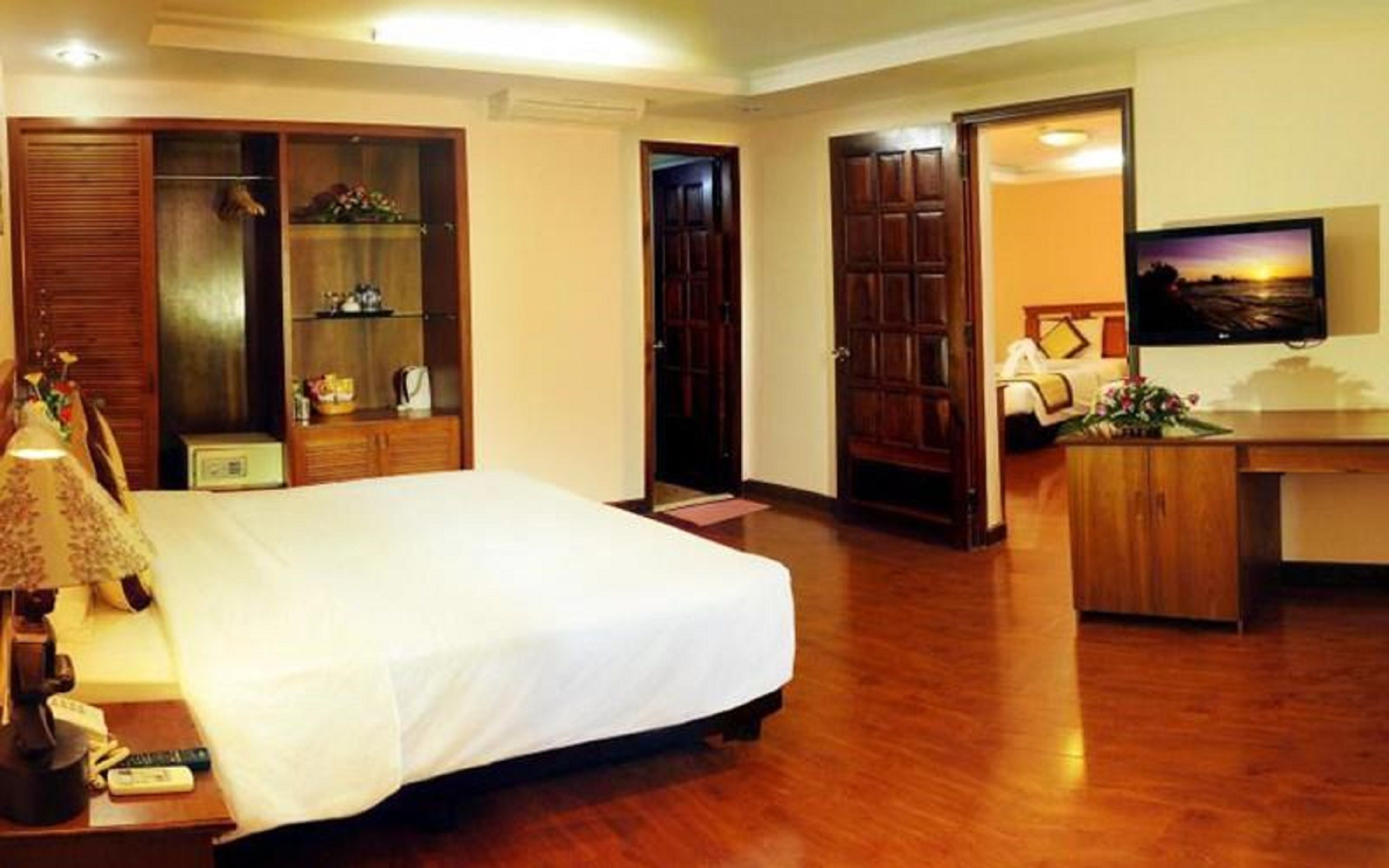 Minibar, desk, blackout curtains, soundproofing