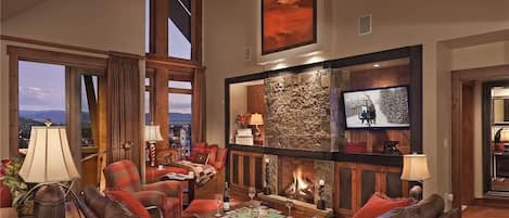 Kondominium, Beberapa Tempat Tidur, pemandangan gunung (Diamond Peak Penthouse (#616) (Condo)) | Area keluarga | TV dan pemutar DVD