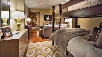 Deluxe Condo, 4 Bedrooms, Mountain View, Mountainside | 4 bedrooms, free WiFi