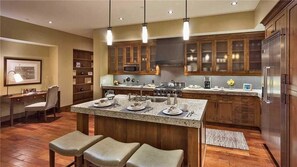 Deluxe Condo, 4 Bedrooms, Mountain View, Mountainside | Private kitchen | Fridge, microwave, coffee/tea maker