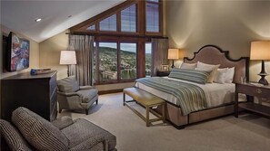 Lägenhet - flera sängar - utsikt mot bergen (Summit Peak Penthouse (#803) (Condo)) | 4 sovrum, värdeförvaringsskåp på rummet och strykjärn/strykbräda