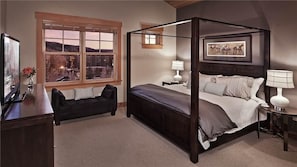 House, Multiple Beds, Mountain View (Sunshine Peak Chalet (Townhouse)) | 4 bedrooms, iron/ironing board, free WiFi, bed sheets
