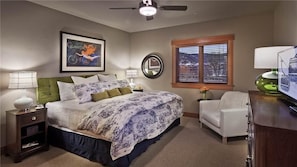 House, Multiple Beds, Mountain View (Sunshine Peak Chalet (Townhouse)) | 4 bedrooms, iron/ironing board, free WiFi, bed sheets