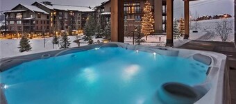 Wildhorse Chalet 3 BedroomHoliday home By Moving Mountains