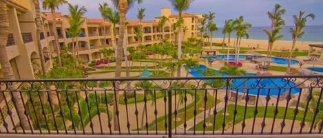 Condo de diseñador, 3 habitaciones, vista al océano, frente al mar | Balcón