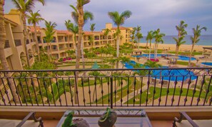 Condo de diseñador, 3 habitaciones, vista al océano, frente al mar | Balcón