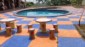 Kolam renang terbuka