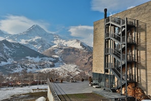 Executive Room Mount Kazbegi view | Terrace/patio - Rooms Hotel Kazbegi (Kazbegi)