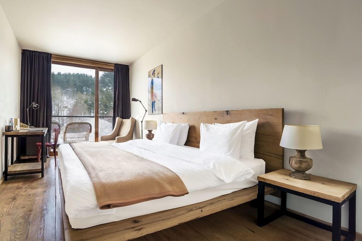 Desk, rollaway beds (surcharge), WiFi (free), bed sheets