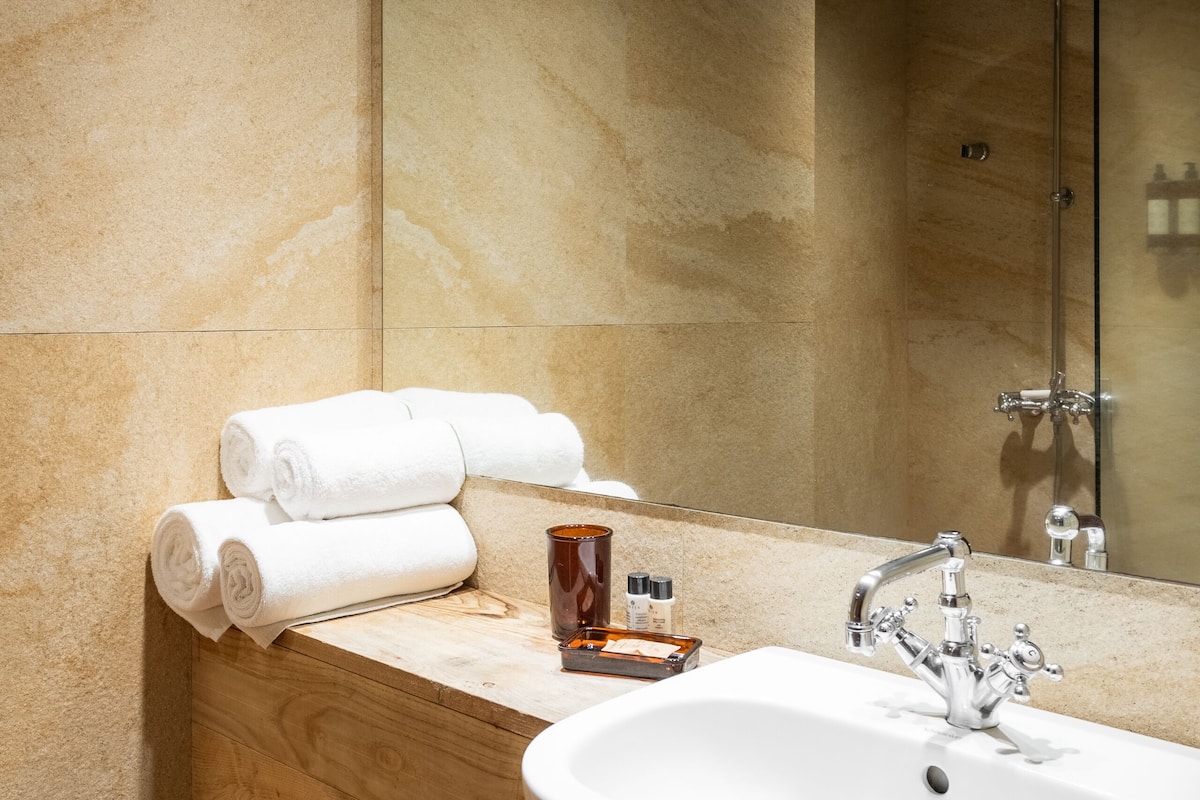 shower, free toiletries, hair dryer, bathrobes