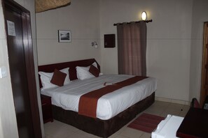 3 bedrooms, desk, free WiFi - Kessas Holiday Home (Maun)