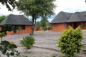 Property grounds - Kessas Holiday Home (Maun)