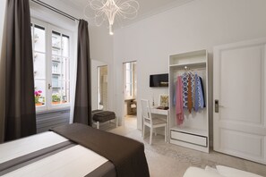 Quadruple Room, City View | Desk, soundproofing, cots/infant beds, free WiFi - Vatican Space Rooms in Rome (Rome)