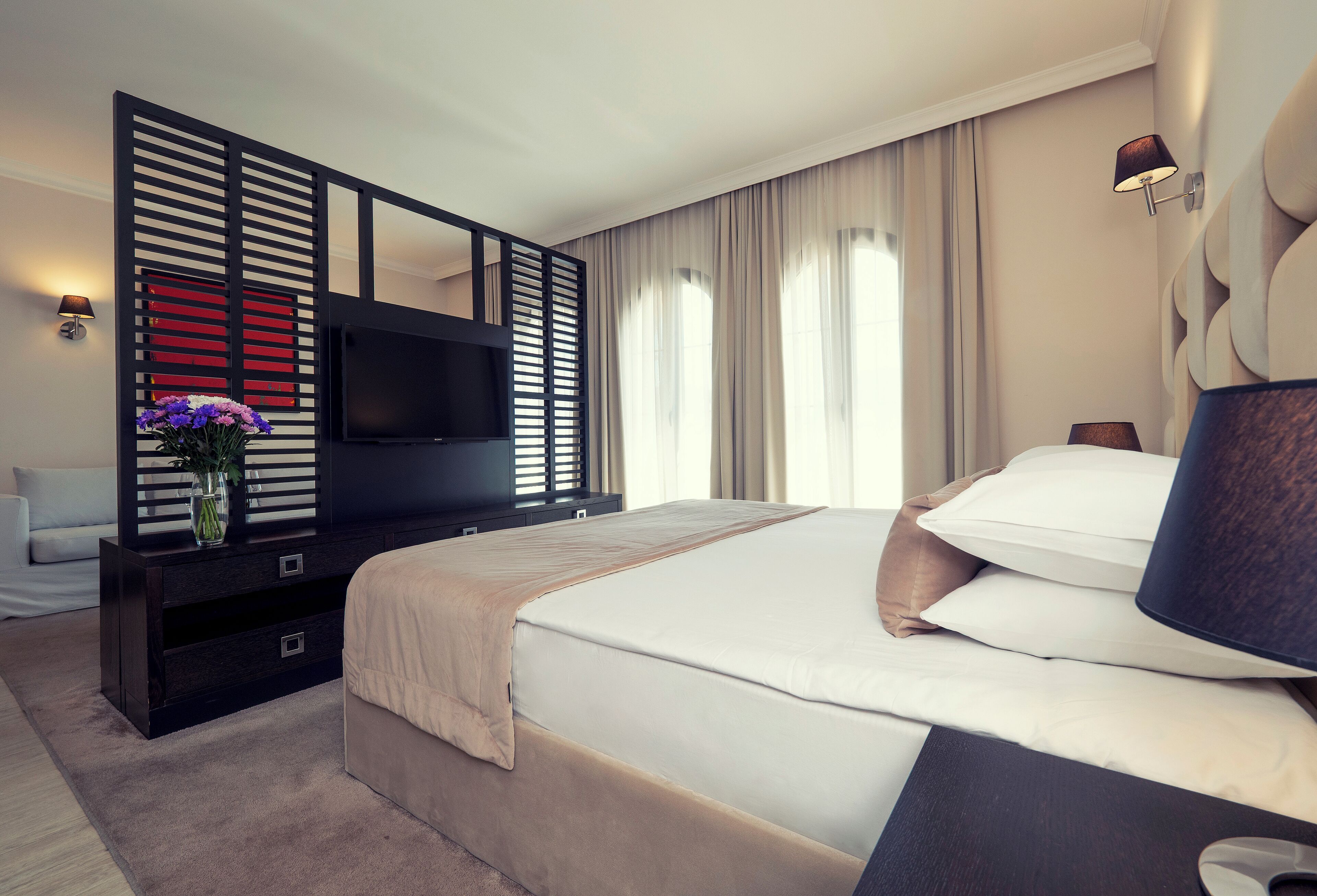 junior suite, balcony, city view | premium bedding, minibar, in-room safe, desk