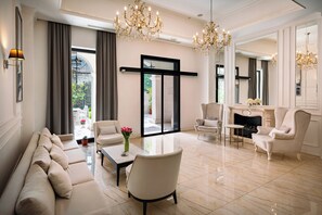 Lobby lounge - Hotel Moskva (Budva)