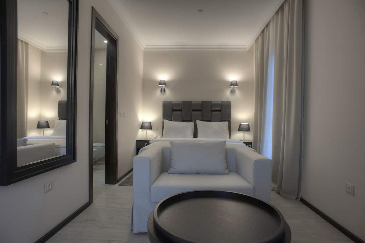 deluxe double room, 1 bedroom, balcony, city view | premium bedding, minibar, in-room safe, desk