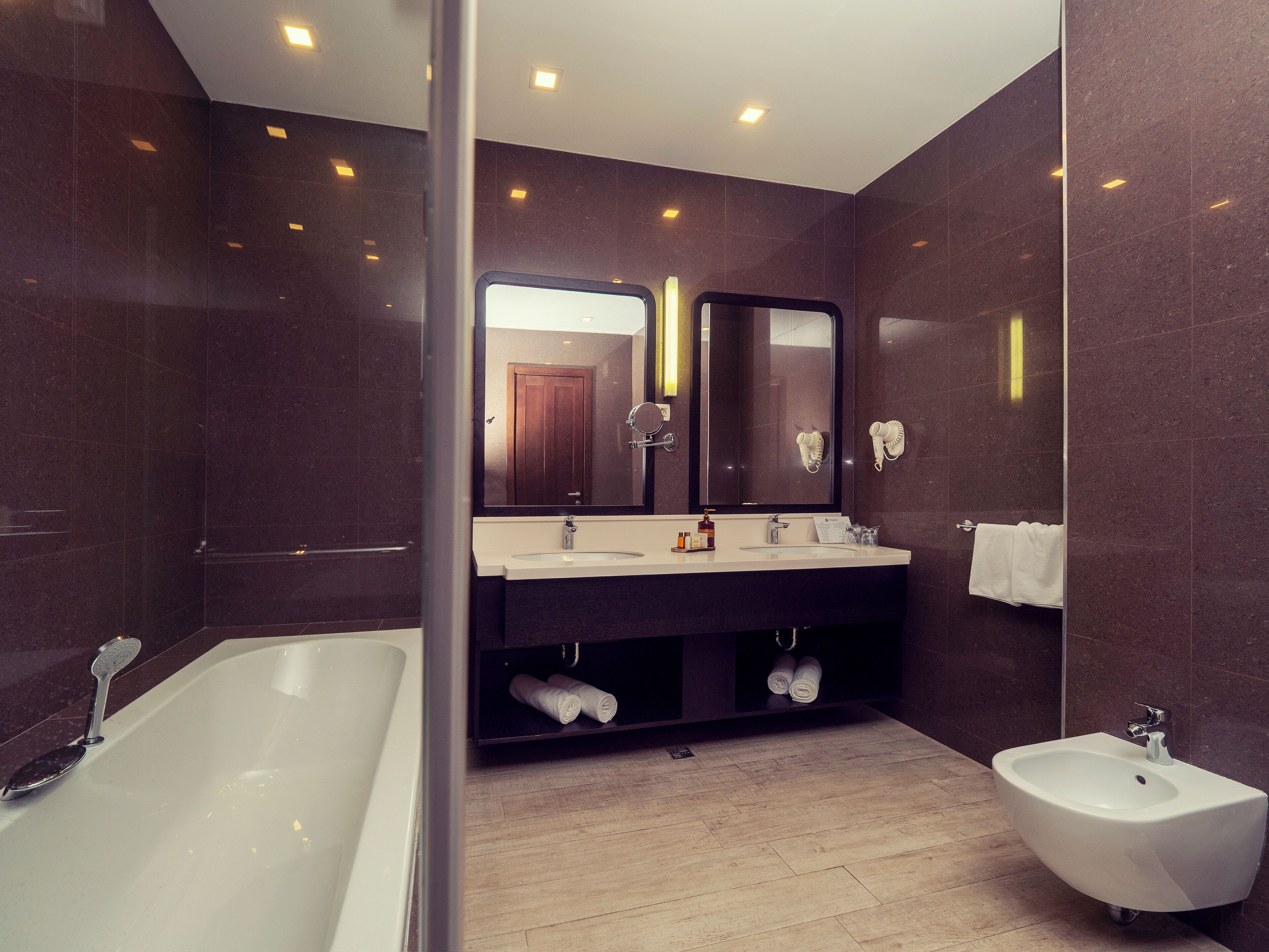 junior suite, balcony, city view | premium bedding, minibar, in-room safe, desk