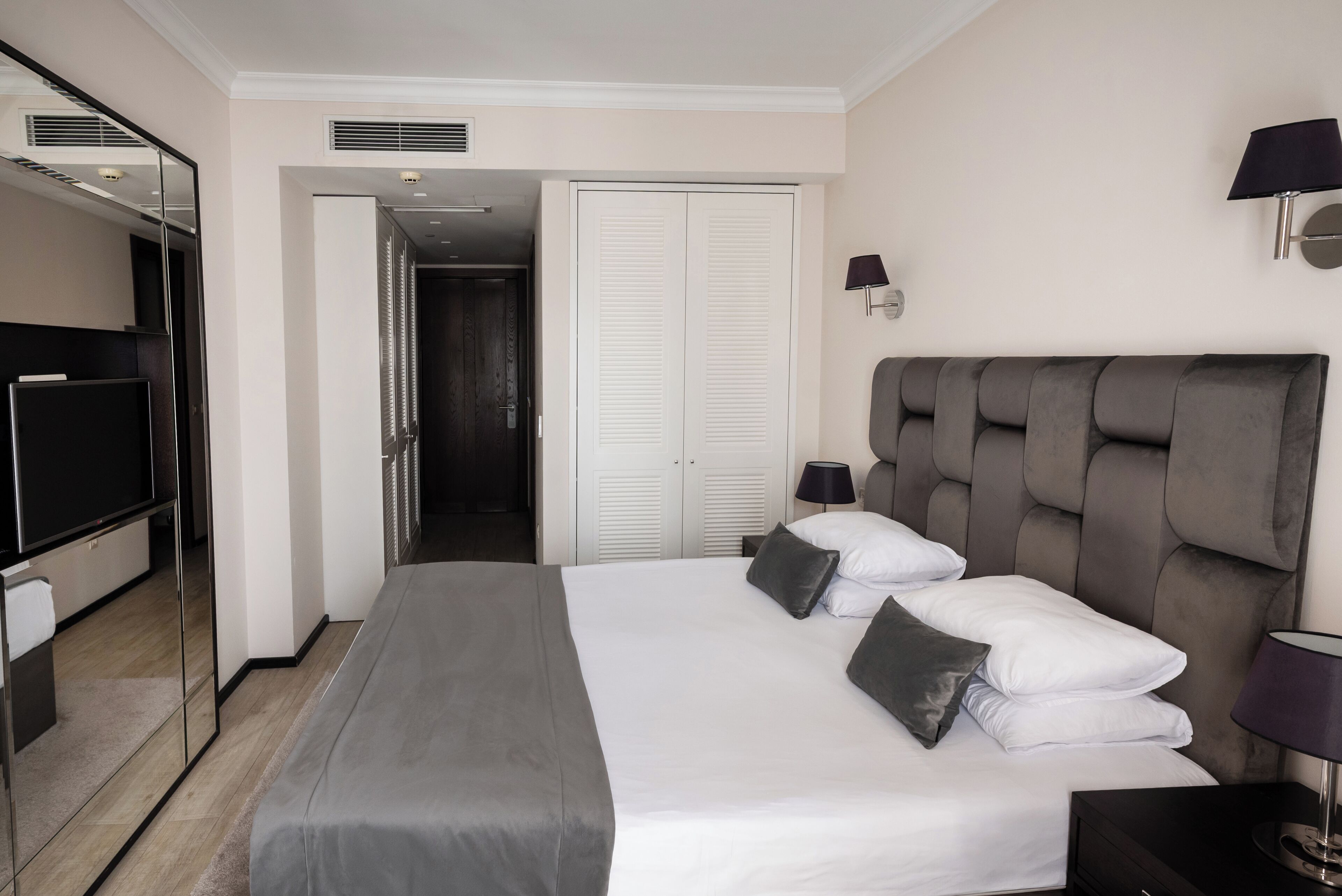 Deluxe Double Room with Balcony | Premium bedding, minibar, in-room safe, desk