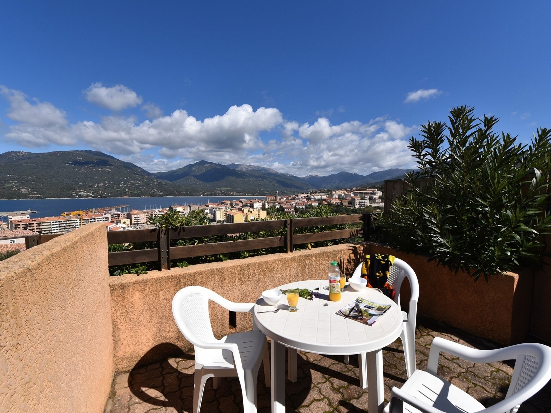 Monolocale, bagno in camera | Vista balcone
