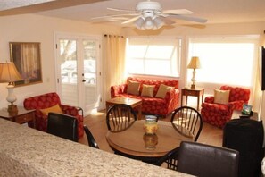 Condo, 2 Bedrooms | Living area