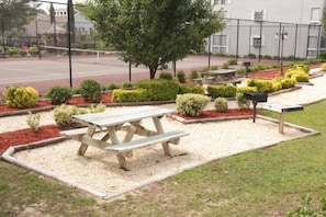 Condo, 2 Bedrooms | BBQ/picnic Area
