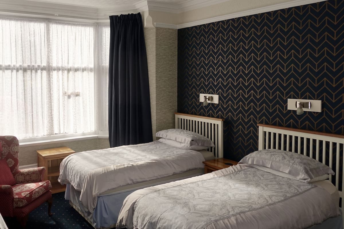 Standard Twin Room, Shared Bathroom | WiFi (free), bed sheets