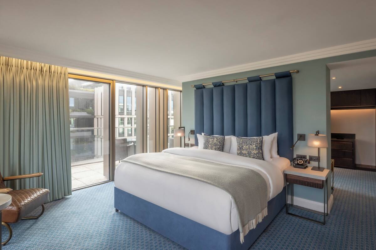 executive suite | 1 bedroom, premium bedding, in-room safe, individually decorated