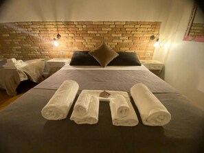 Deluxe Quadruple, separate building (via Rasella 148)