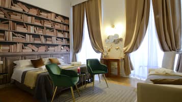 Habitación cuádruple | Edredón, camas con pillow-top y caja de seguridad en la habitación