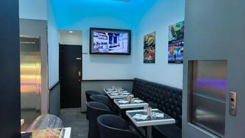 Desayuno buffet (EUR 14 por persona)