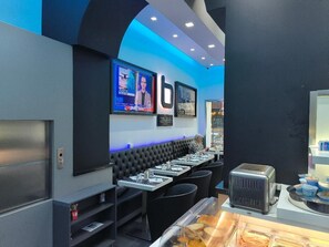 Daily buffet breakfast (EUR 14 per person) - Spagna Ave (Rome)