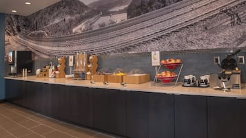 Her gün ücretsiz açık büfe kahvaltı