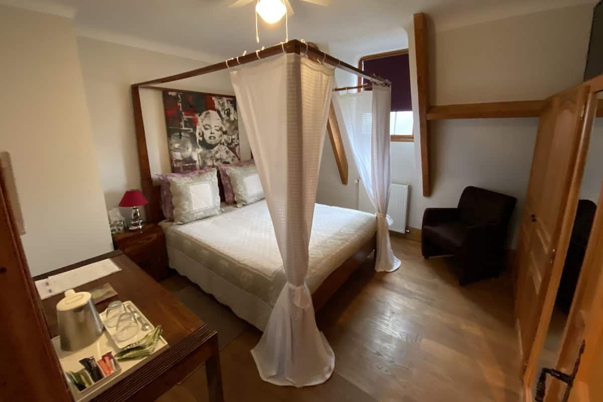 Premium bedding, Select Comfort beds, desk, soundproofing