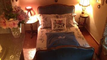 Junior Suite | Egyptian cotton sheets, premium bedding, down comforters