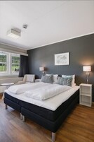 Pillowtop beds, desk, blackout drapes, soundproofing