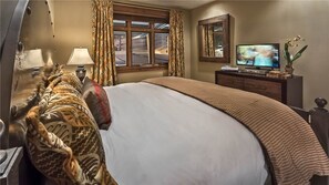 Condo, Multiple Beds, Mountain View (Deer Mountain (#204) (Condo)) | 4 bedrooms, iron/ironing board, free WiFi