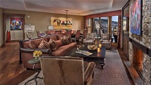 콘도, 침대(여러 개), 산 전망 (Cougar Mountain (#501) (Condo)) | 객실 내 식사 공간