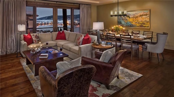 Huoneisto, useita sänkyjä, vuoristonäköala (Piney Mountain (#506) (Condo)) | Oleskelualue | Taulutelevisio, DVD-soitin