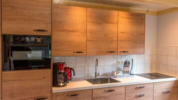 Réfrigérateur, micro-ondes, plaque de cuisson, lave-vaisselle