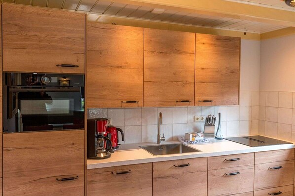Kühlschrank, Mikrowelle, Geschirrspüler