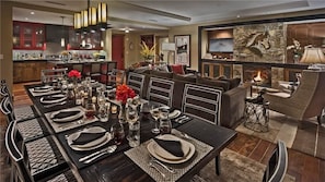 In-room dining - Sleeping Giant 518 4 BedroomCondo By Moving Mountains (Steamboat Springs)