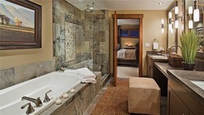 Deluxe Condo, 4 Bedrooms, Mountain View, Mountainside | Bathroom | Combined shower/bathtub, towels - Panorama Peak Penthouse 601 4 BedroomCondo By Moving Mountains (Steamboat Springs)