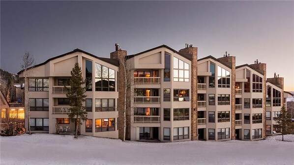Deluxe Condo, 3 Bedrooms, Mountain View, Mountainside | Front of property - evening/night