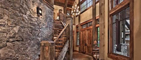 Maison, plusieurs lits, vue montagne (Gold Mine Lodge (Home)) | Escalier