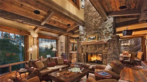 Gold Mine Lodge 6 BedroomHoliday home By Moving Mountains