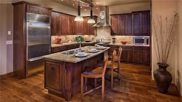 Condo, Multiple Beds, Mountain View (Governors Penthouse (#401) (Condo)) | Private kitchen | Fridge, microwave, stovetop, dishwasher