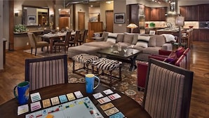 Kondominium, Beberapa Tempat Tidur, pemandangan gunung (Governors Penthouse (#401) (Condo)) | Lounge lobi